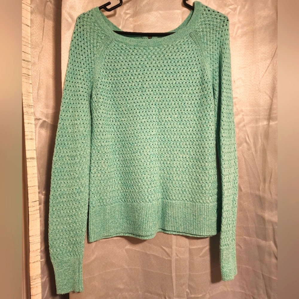 American Eagle Outfitters pullover sweater. Size M